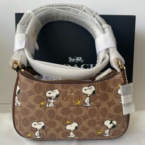 NWT Coach X Peanuts Teri Shoulder Bag In Signature Canvas With Snoopy Print
